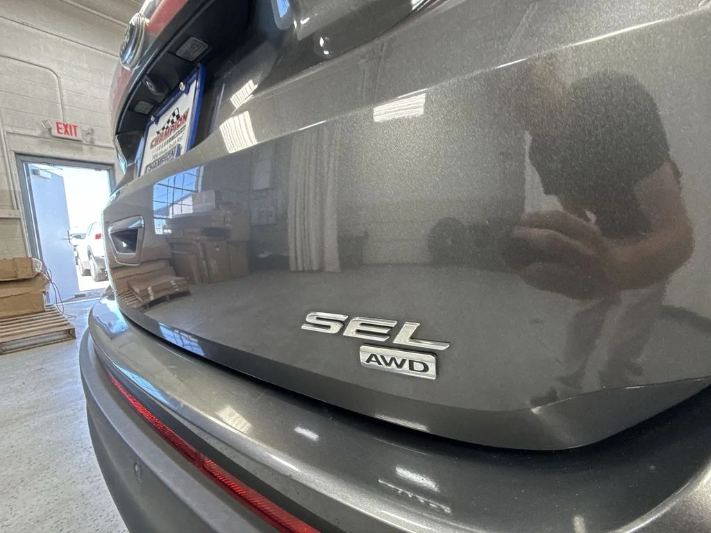 Used 2015 Magnetic Metallic Ford SEL image 40