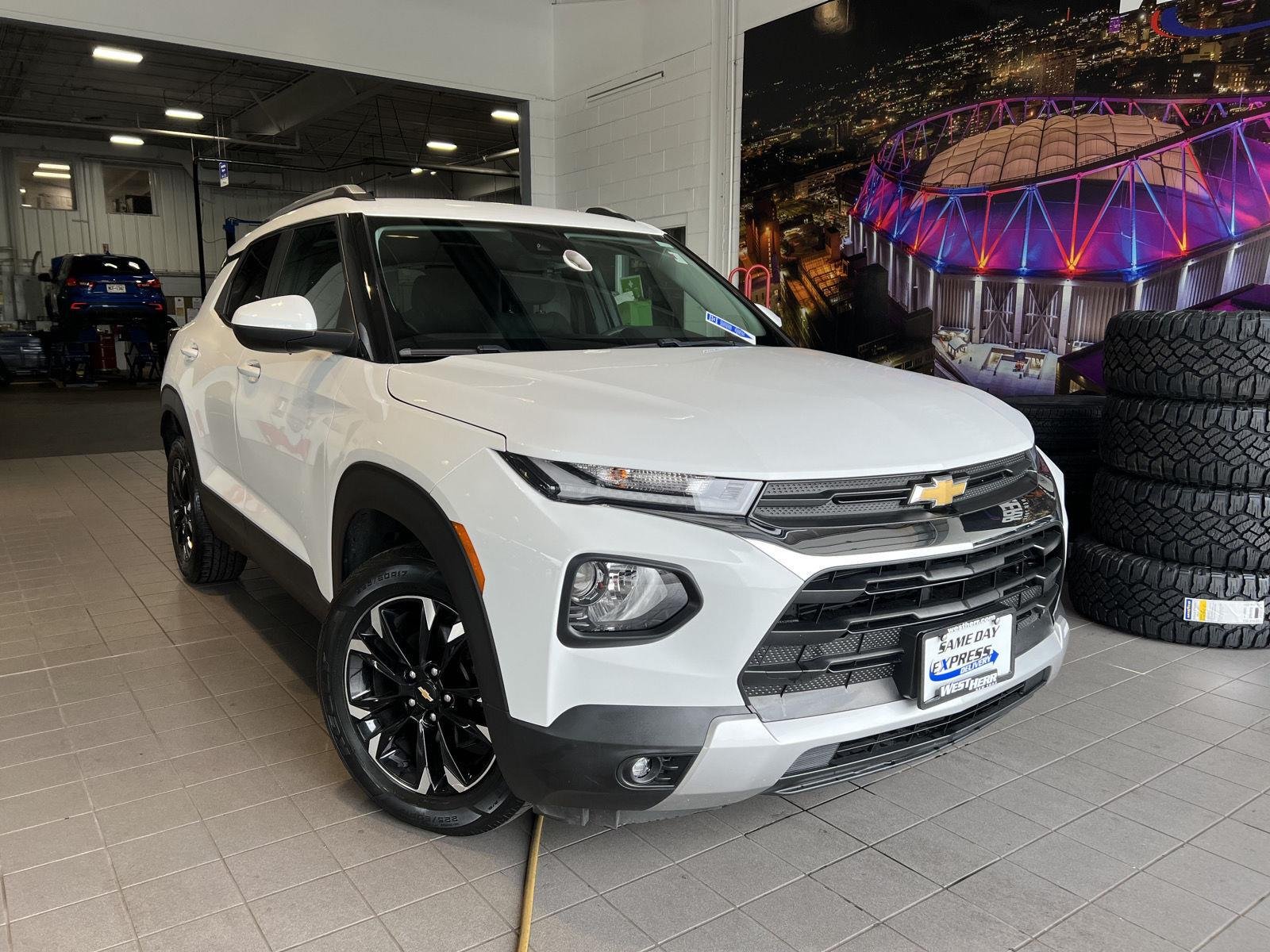 Used 2022 Summit White Chevrolet LT image 23
