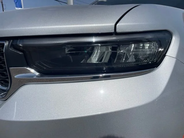 Used 2025 Silver Jeep Laredo image 4