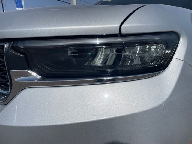 Used 2025 Silver Jeep Laredo image 4