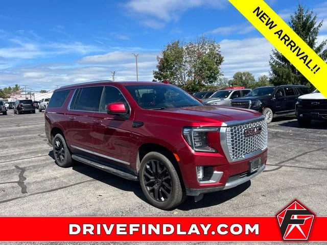 Used 2023  GMC Denali image 3