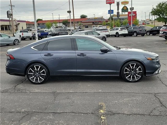 Used 2025 Meteorite Gray Metallic Honda Touring image 4