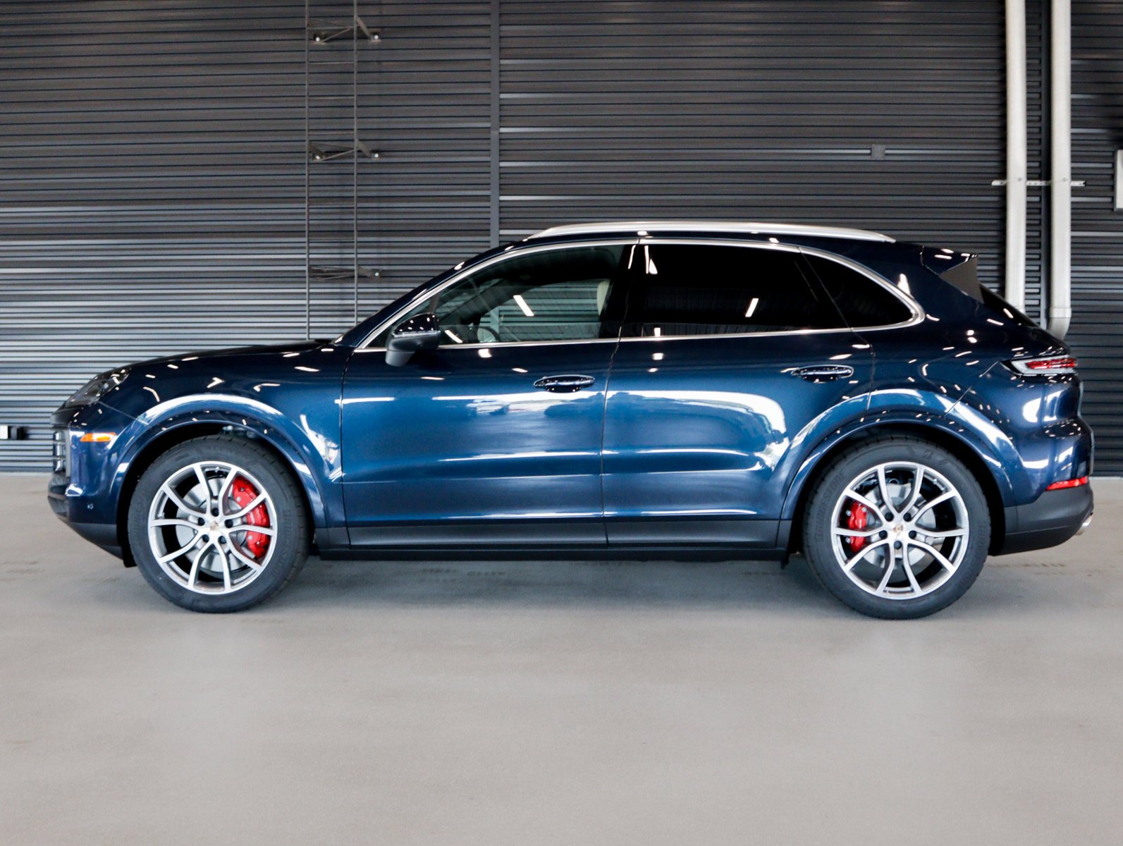 2025 Porsche Cayenne S - Photo 2