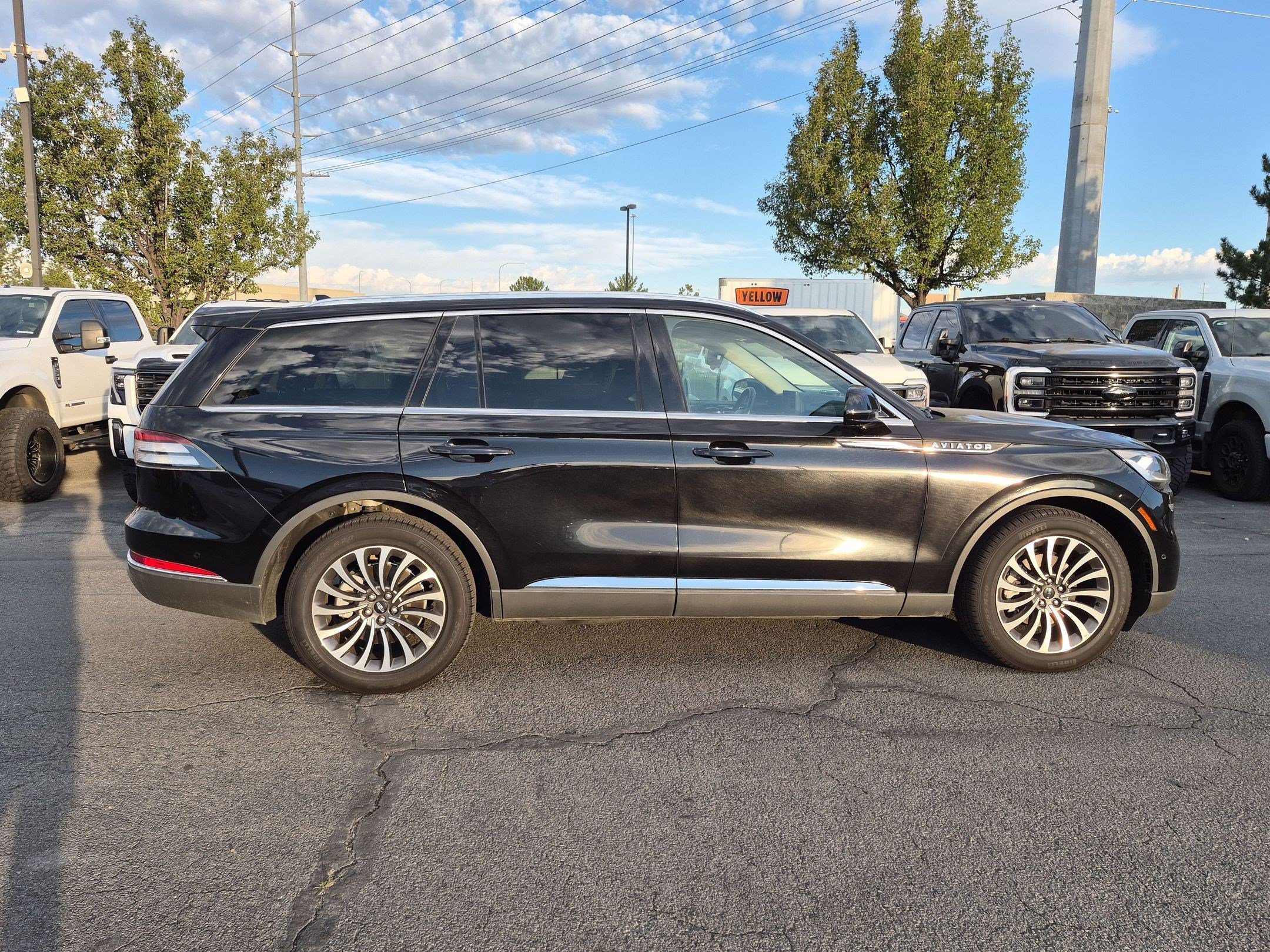 Used 2024 Infinite Black Metallic Clearcoat Lincoln Reserve image 2
