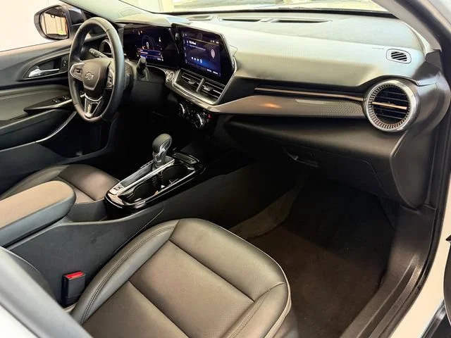Used 2025 Summit White Chevrolet ACTIV image 18