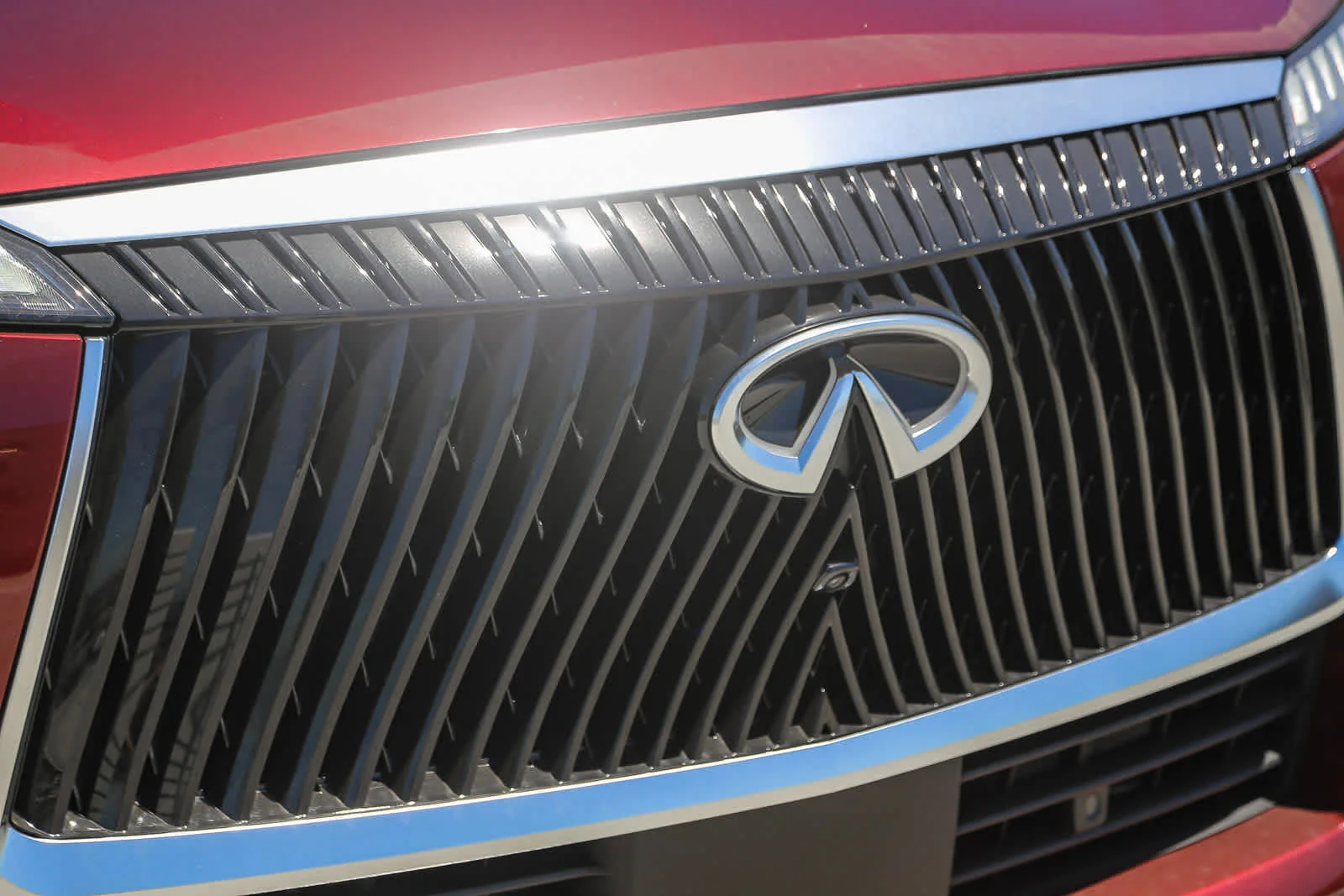 New 2025 COULIS RED INFINITI Luxe 4WD image 5