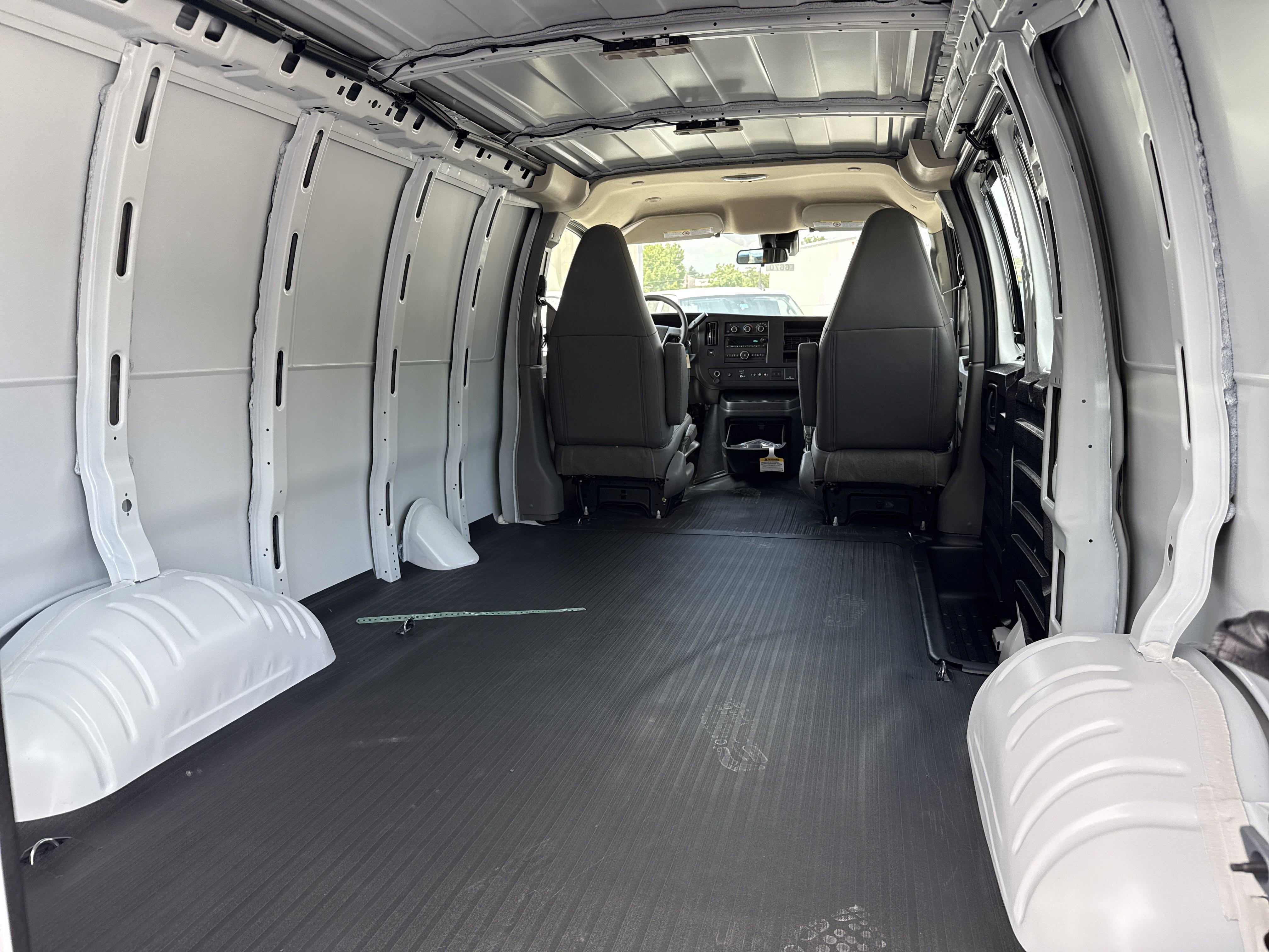 2025 Chevrolet Express Cargo Work Van - Photo 22