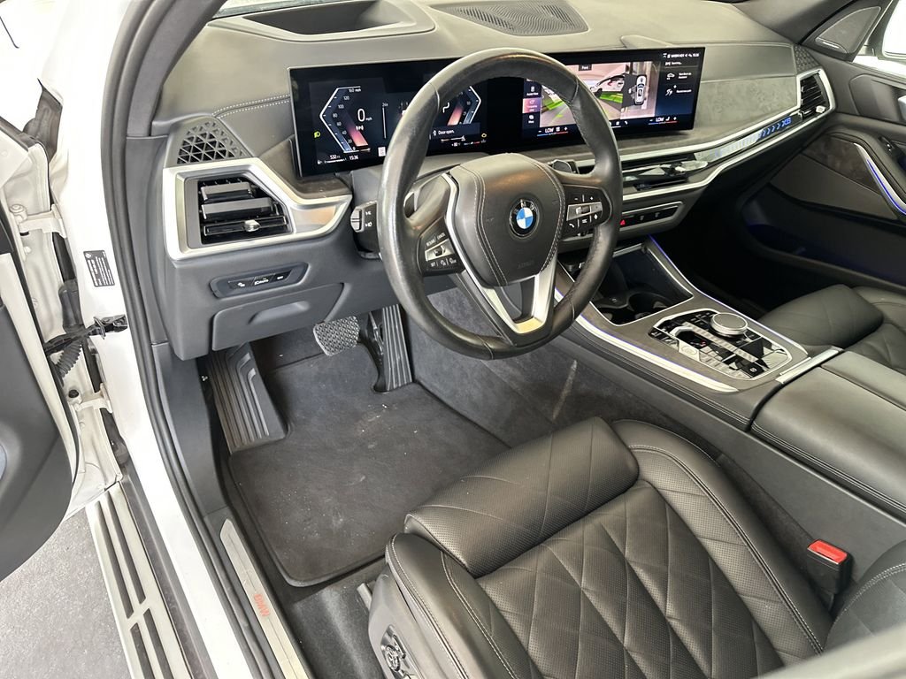 Used 2024 White BMW xDrive40i image 13