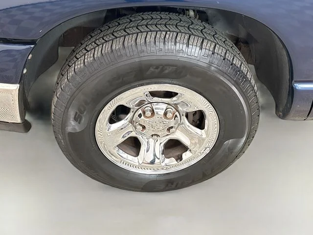 Used 2004 Patriot Blue Pearl Dodge SLT image 25
