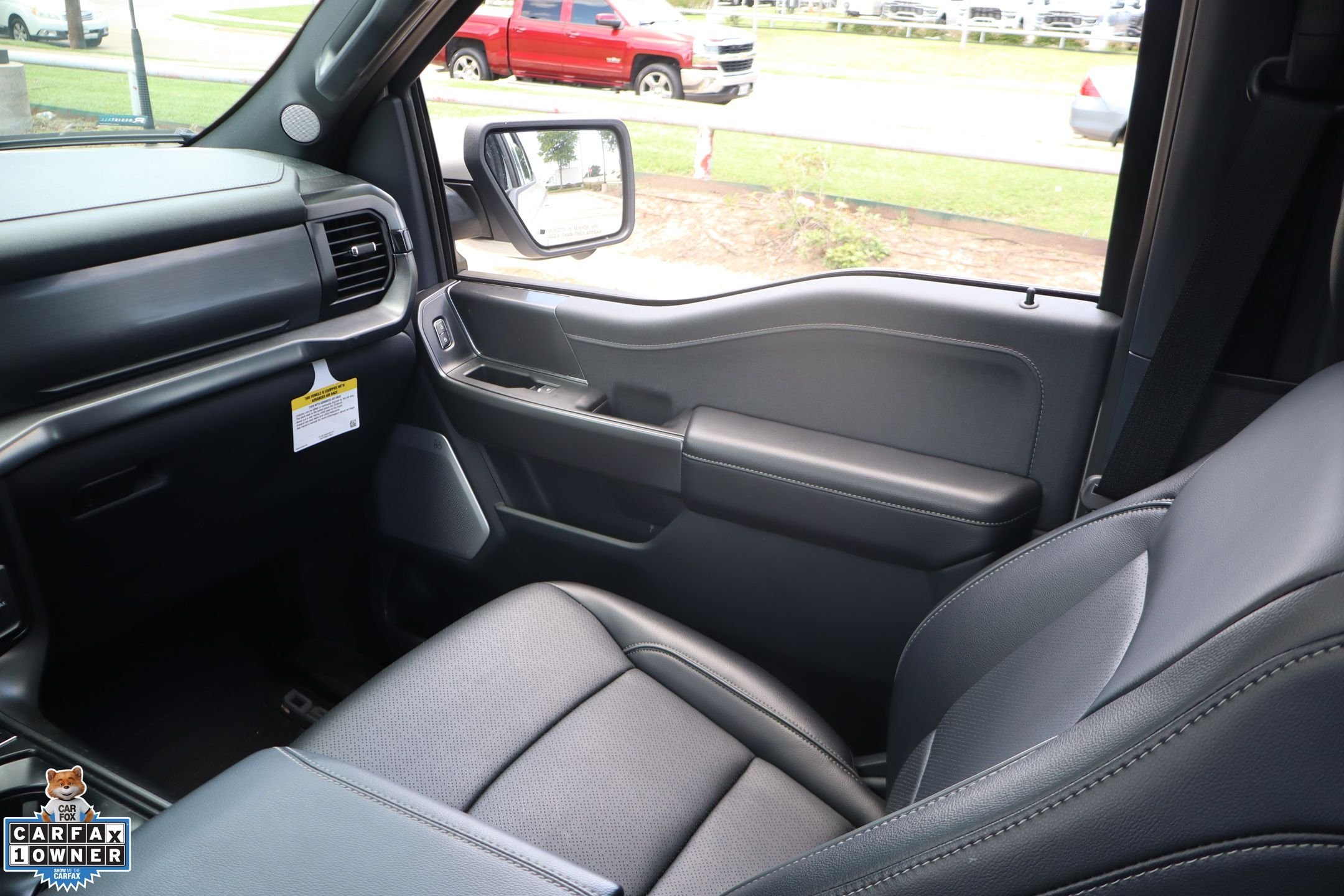 Used 2025 White Ford Lariat image 24