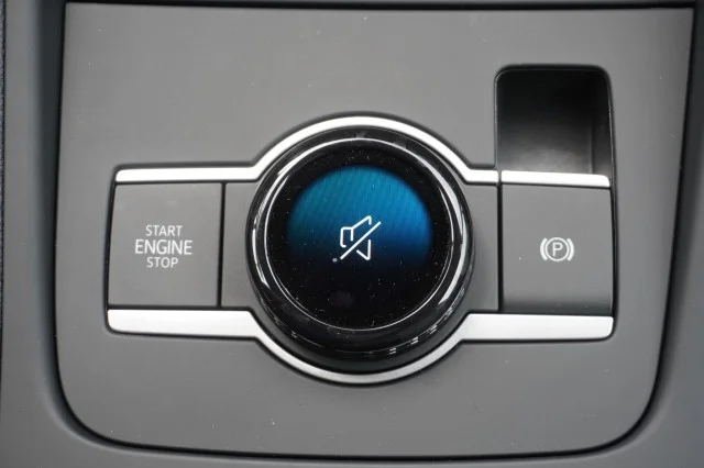 New 2026 Platinum Gray Metallic Volkswagen SE image 32