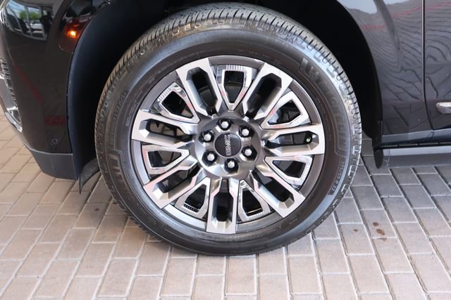 Used 2023 Onyx Black GMC Denali Ultimate image 11