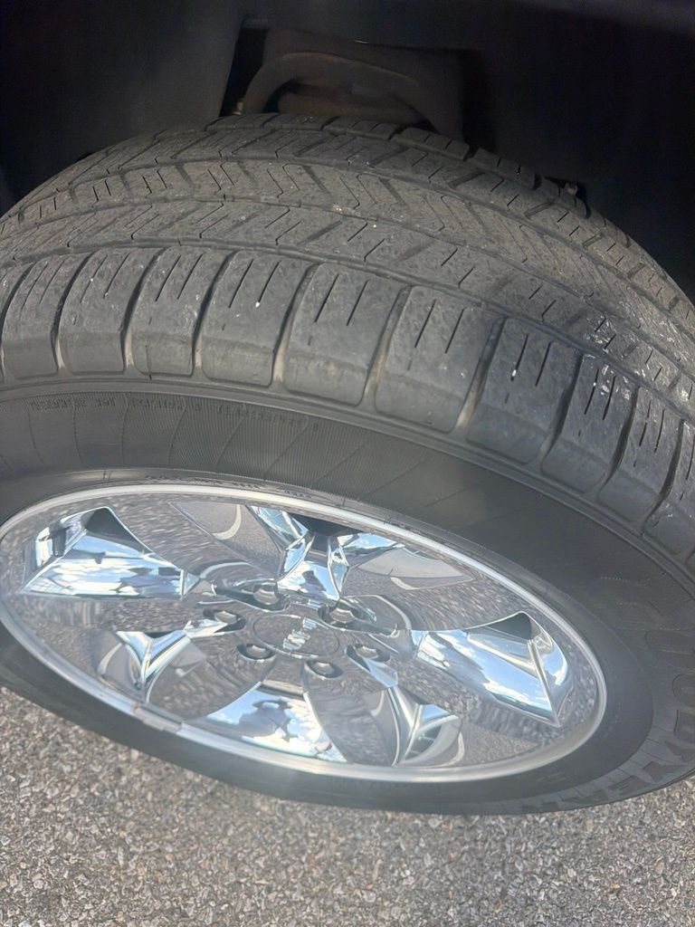 Used 2013 Black GMC SLE image 7