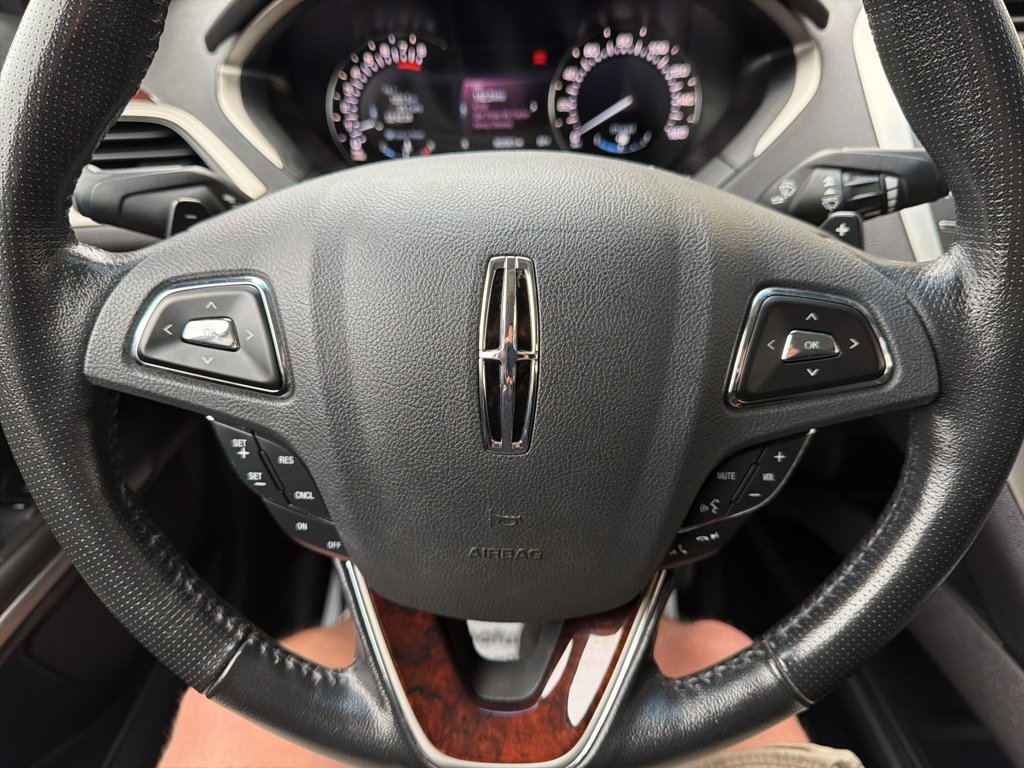 Used 2013 Silver Lincoln Base image 20