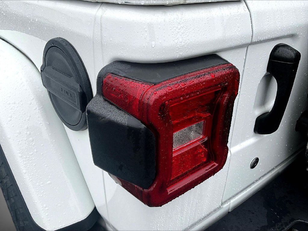 Used 2019 White Jeep Unlimited Rubicon image 25