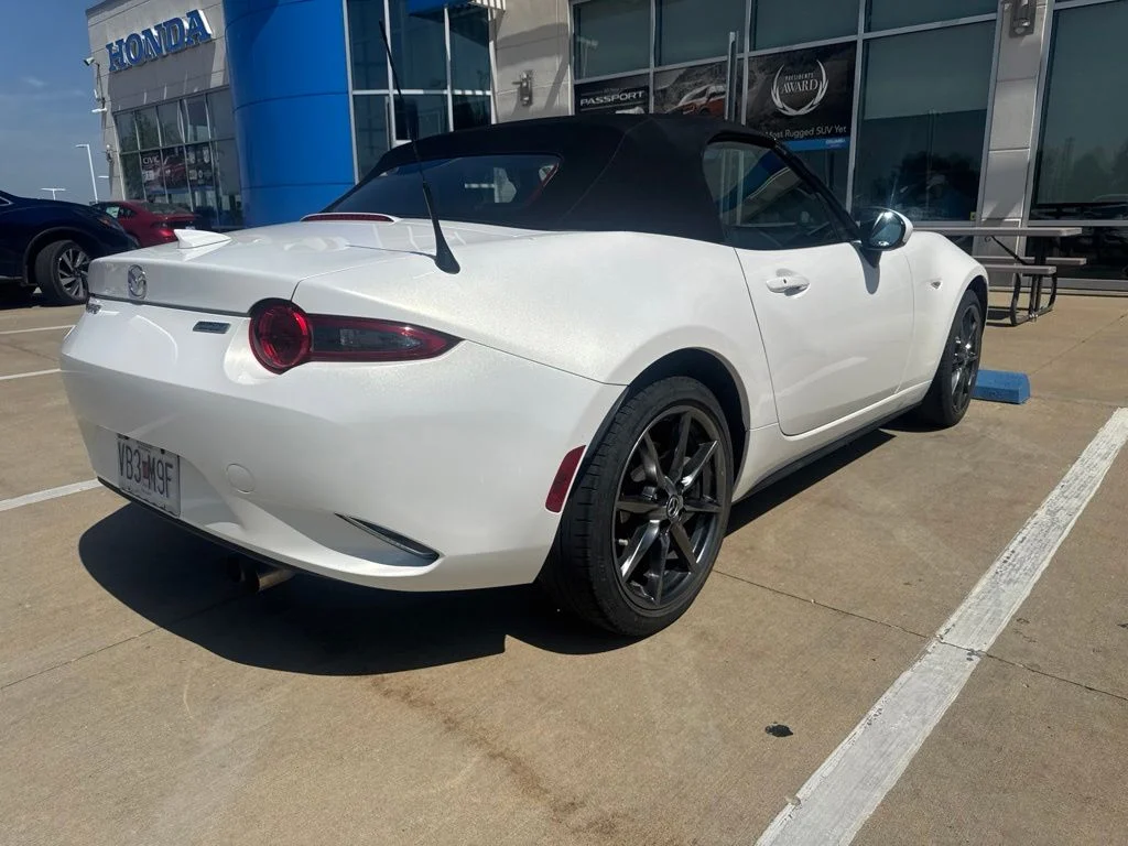 Used 2017 White Mazda Grand Touring image 4
