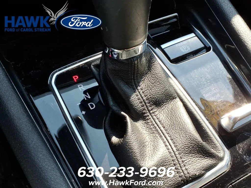 Used 2024 White Jeep Latitude image 14