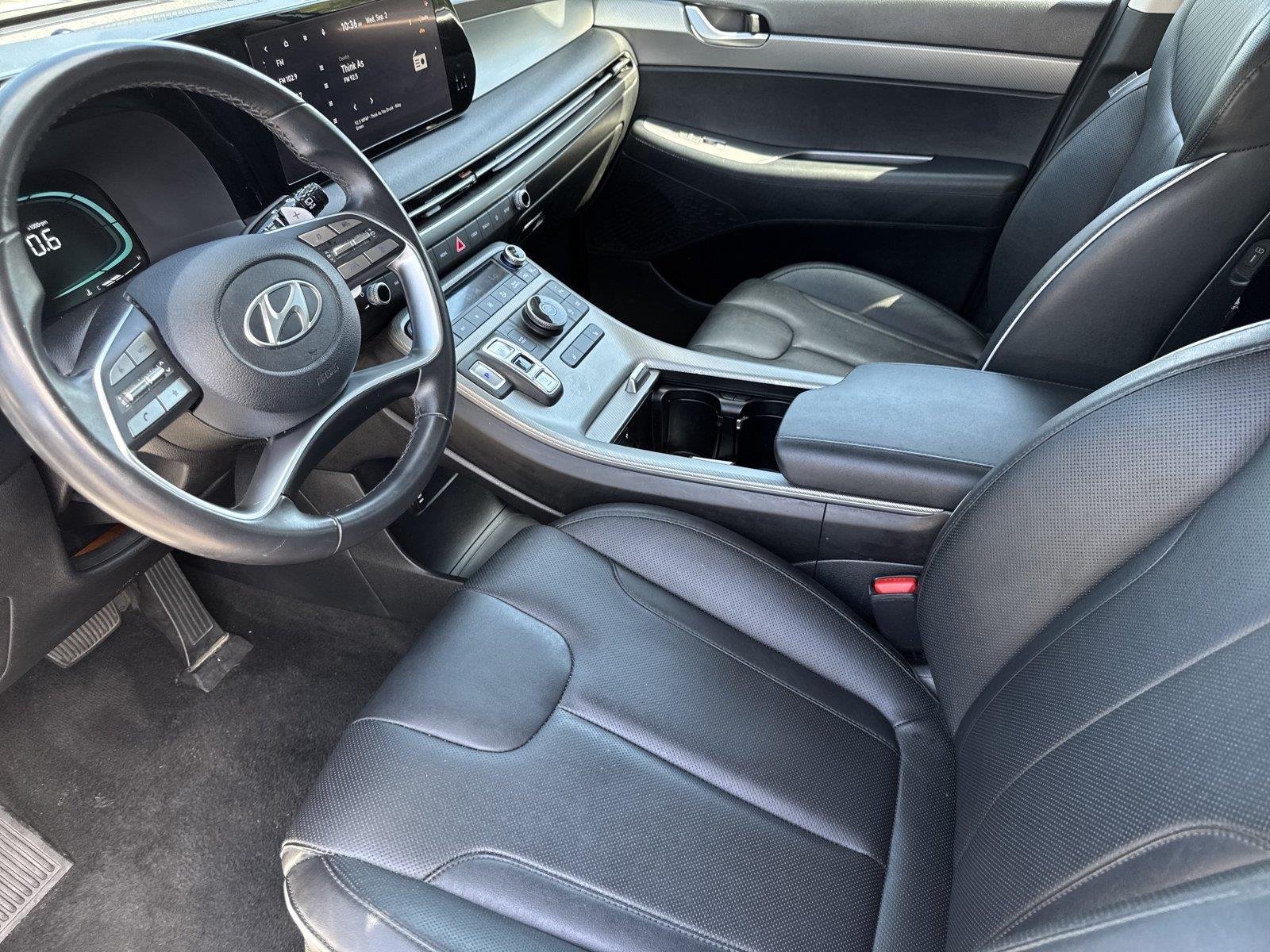 Used 2024 Hyper White Hyundai SEL 7P image 9