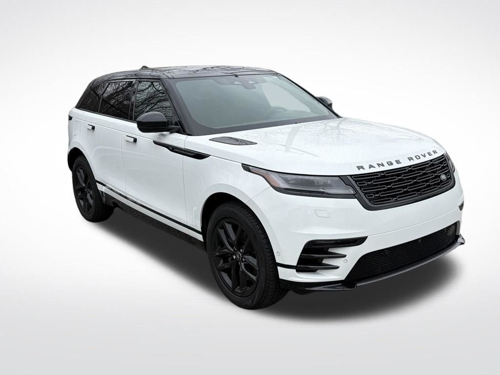 Used 2026 White Land Rover Dynamic SE image 3