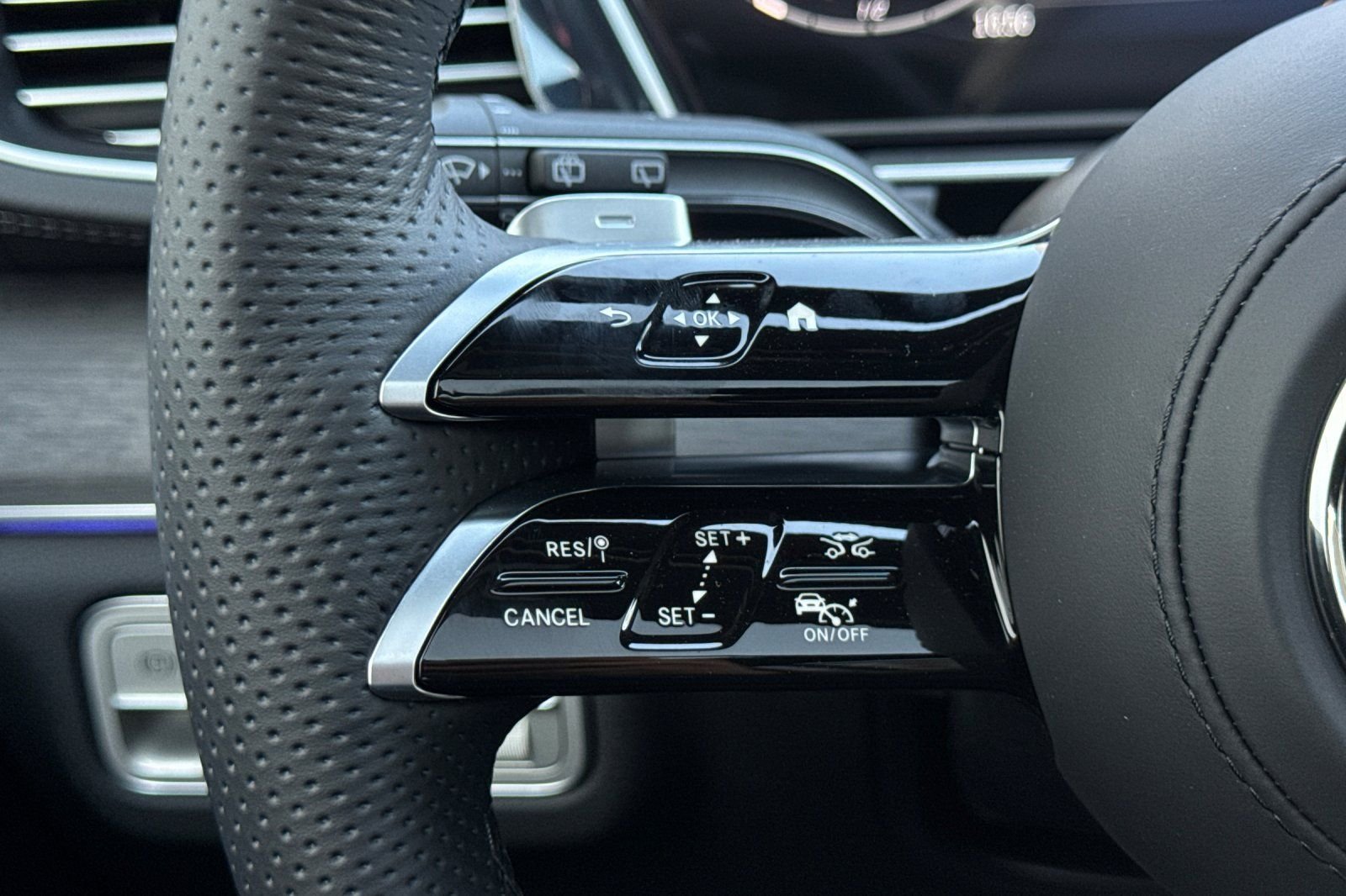 New 2026 Polar White Mercedes-Benz GLS 450 image 26