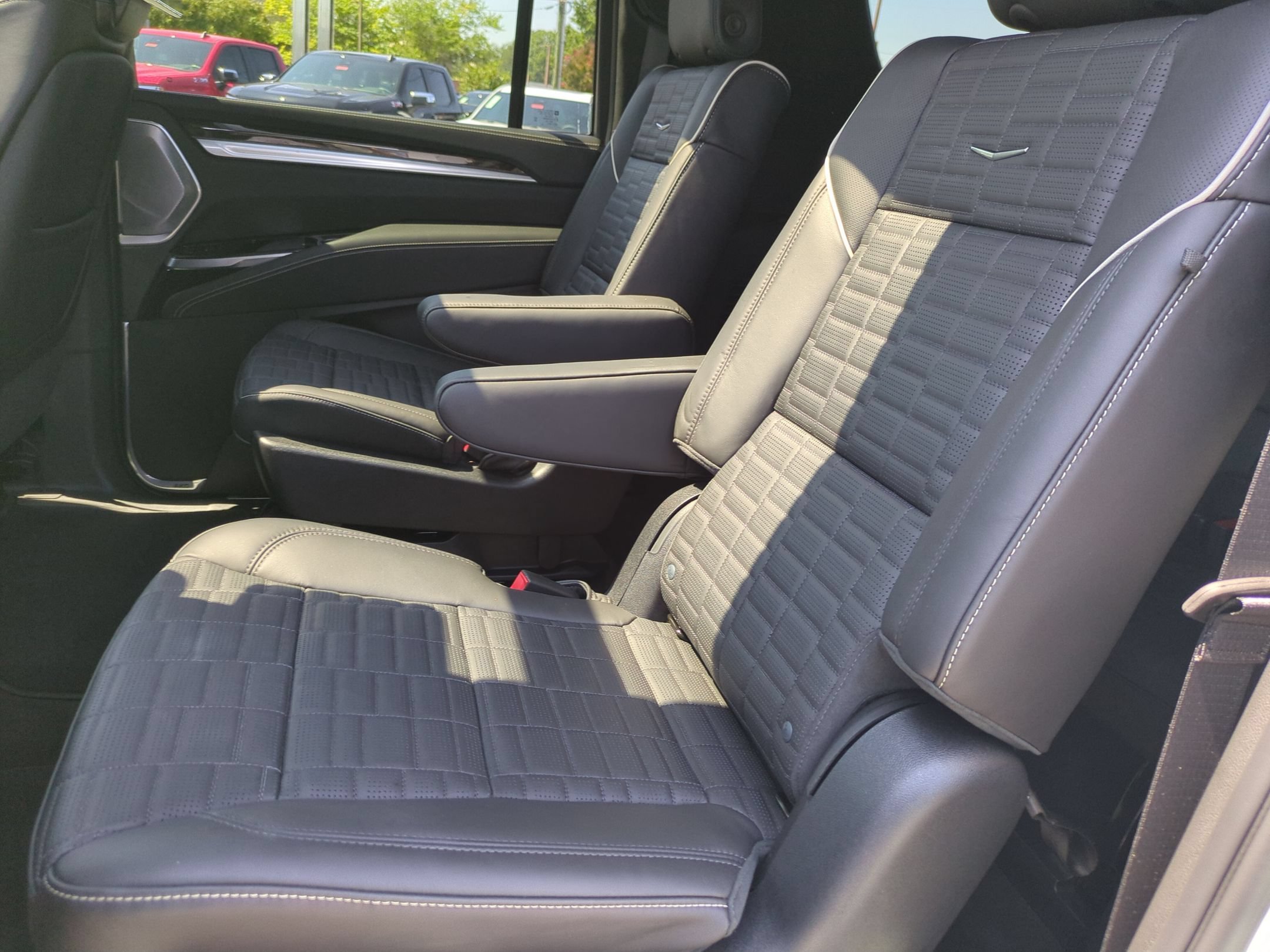 New 2026 Vibrant White Tricoat Cadillac Platinum Sport image 30