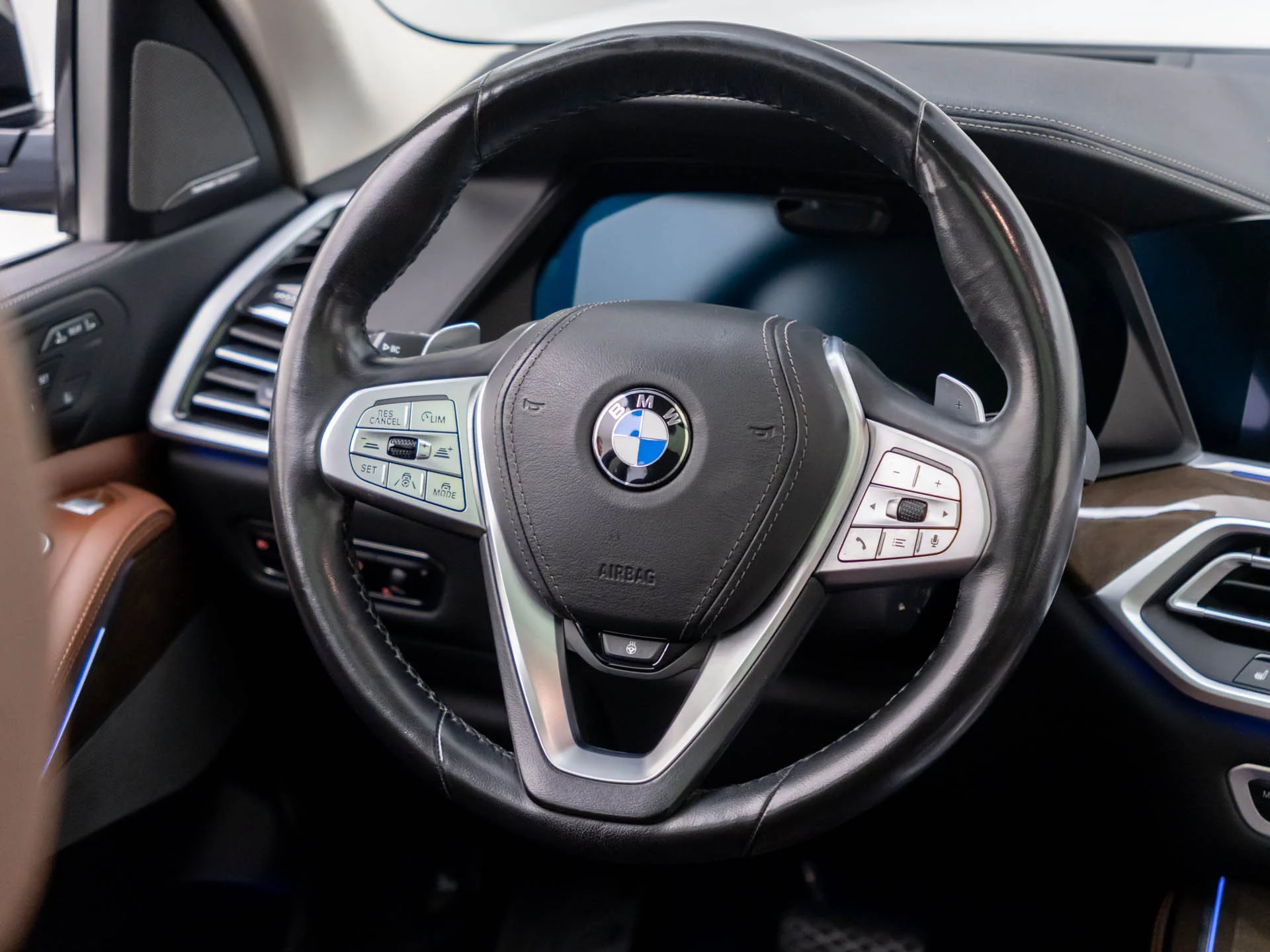 Used 2020 White BMW xDrive40i image 12
