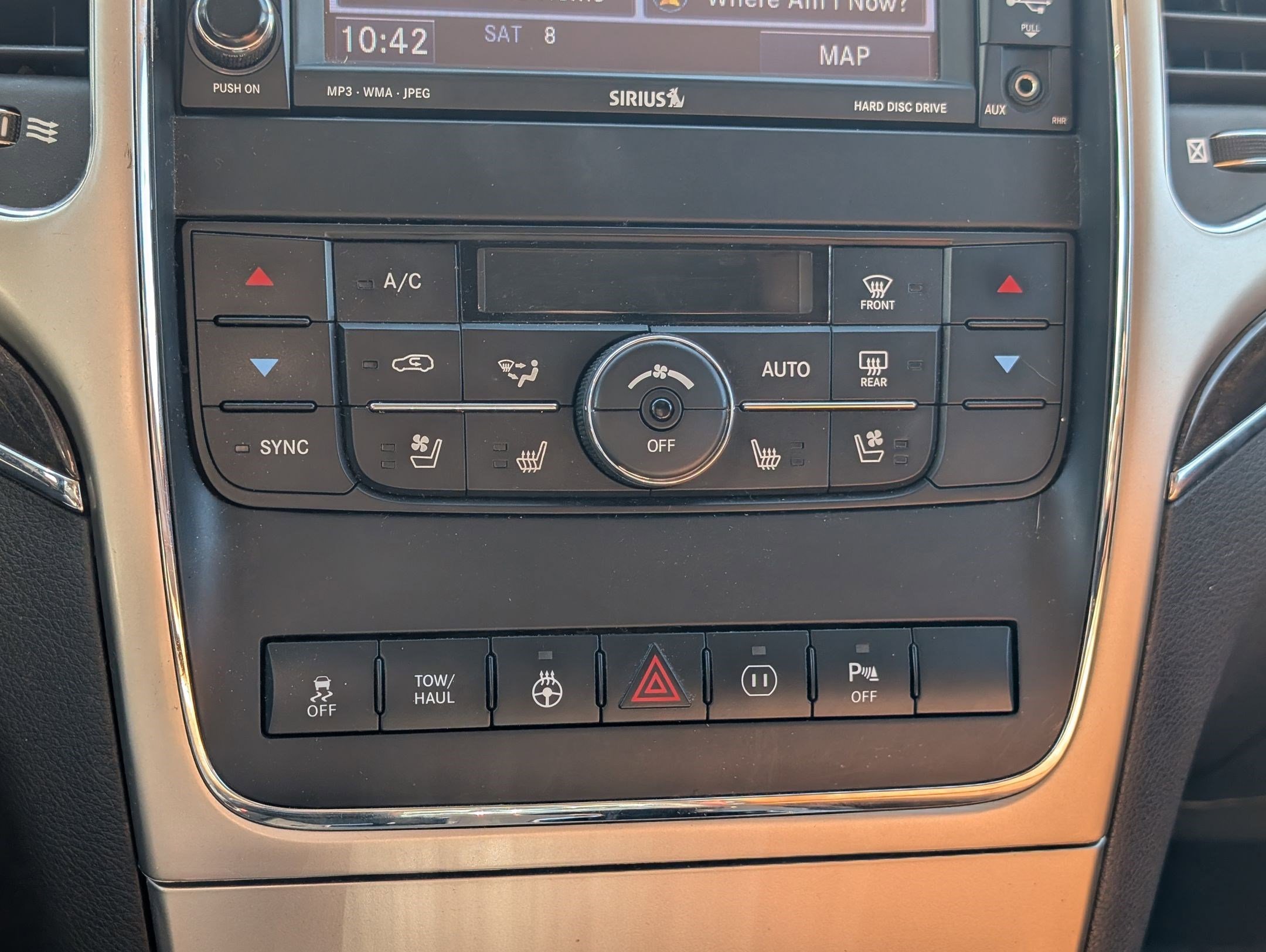 Used 2011 Mineral Gray Metallic Jeep Overland Summit image 26