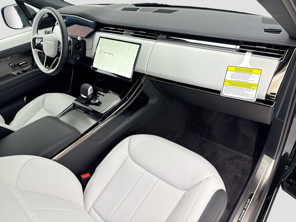 New 2026 Santorini Black Land Rover Dynamic SE image 16
