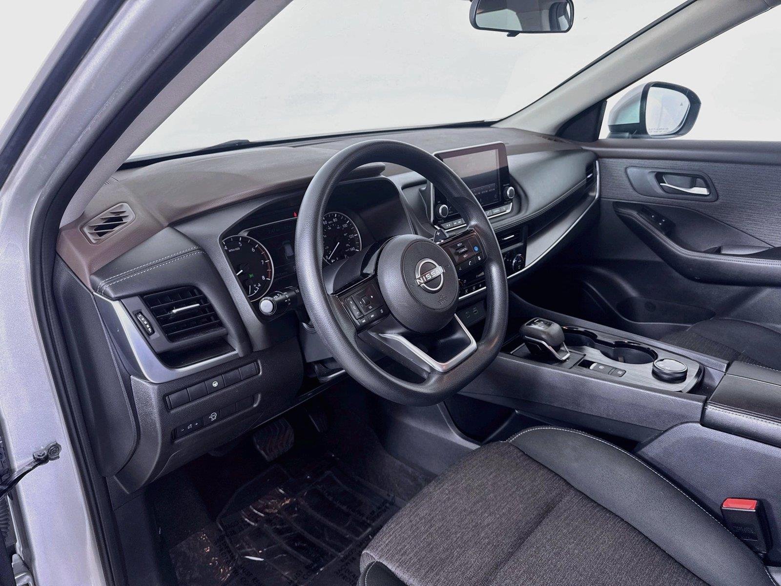 Used 2023 Super Black Nissan SV image 9