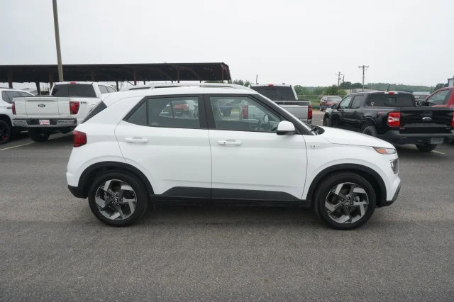 Used 2025 WHITE Hyundai SEL image 4