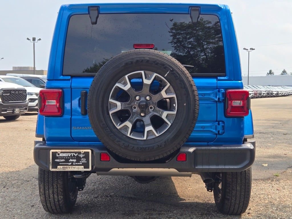 New 2026 Hydro Blue Pearl-Coat Exterior Paint Jeep Sahara image 13