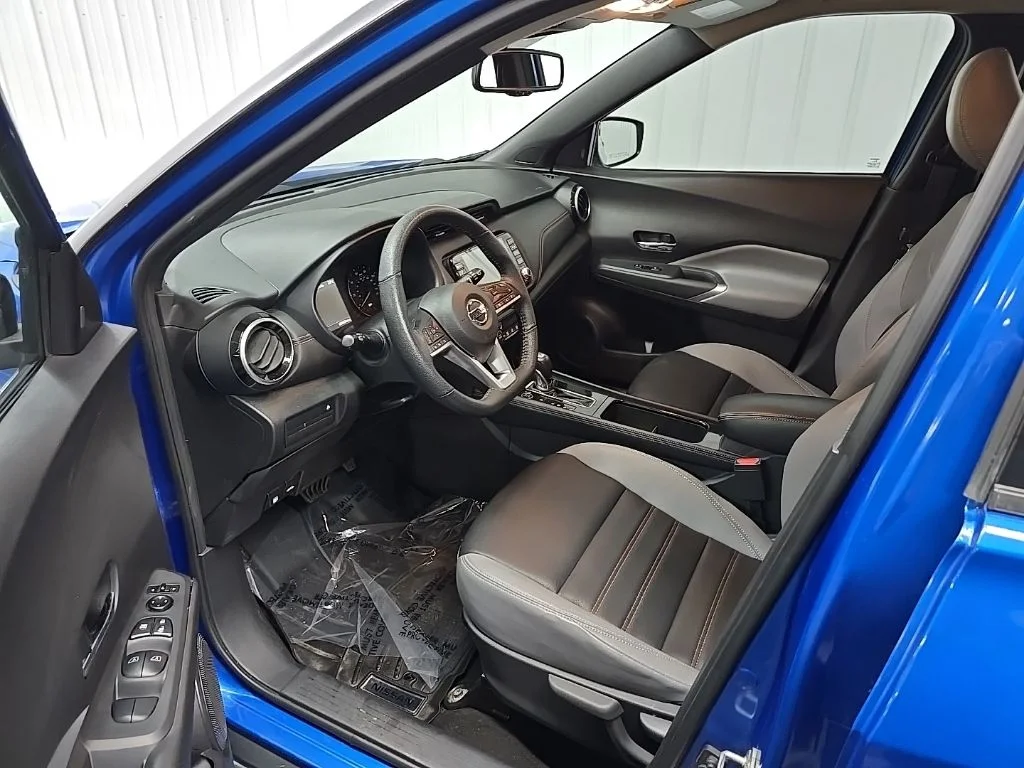 Used 2021 Blue Nissan SR image 33