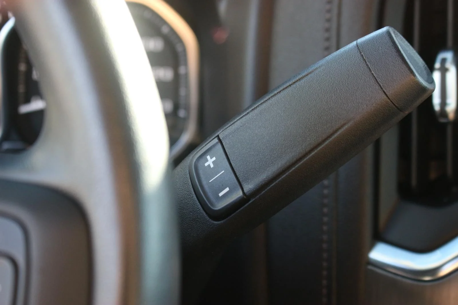 Used 2021 WHITE FROST TRICOAT GMC Denali image 31