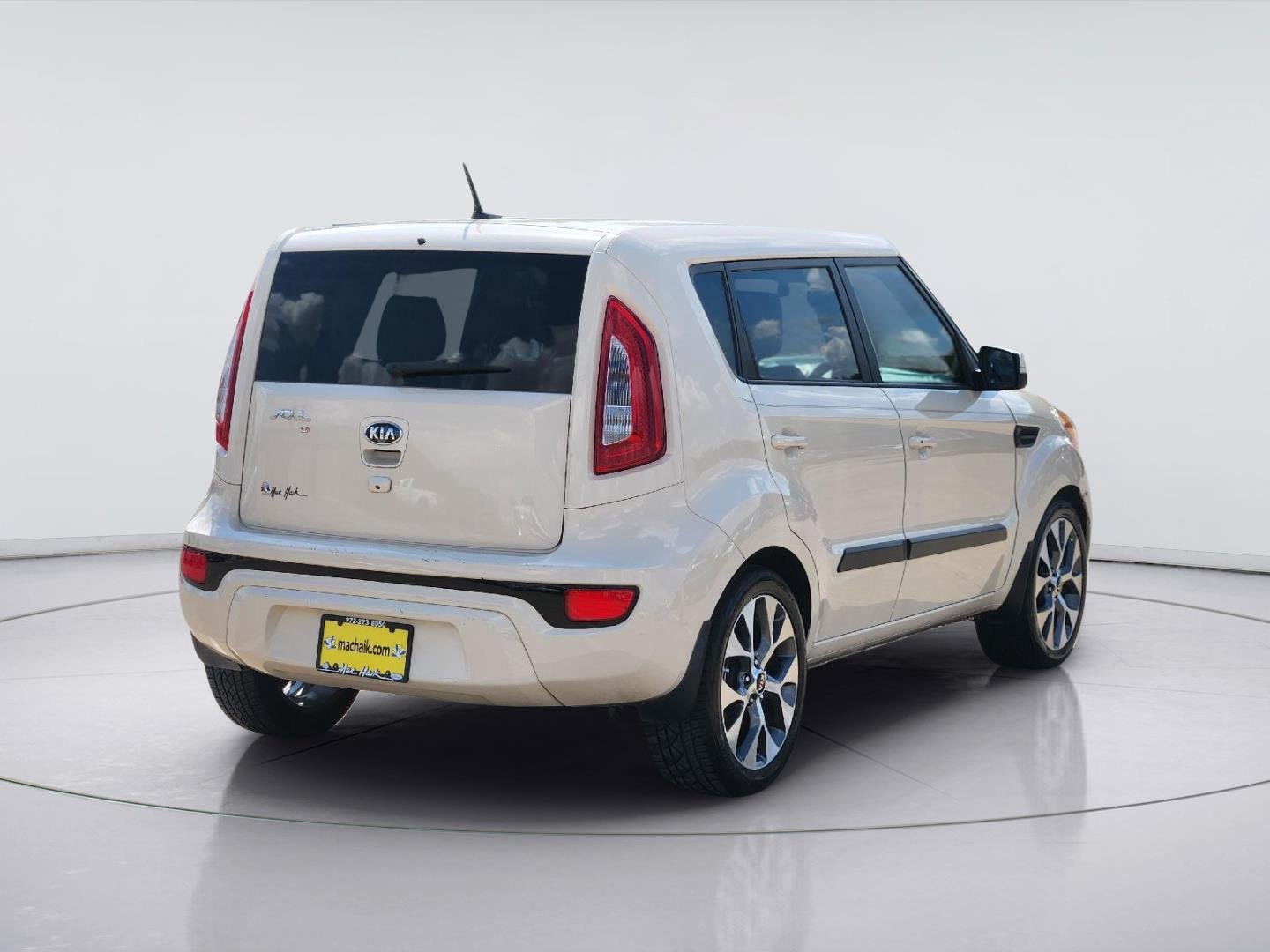 Used 2013 Dune Kia ! image 4