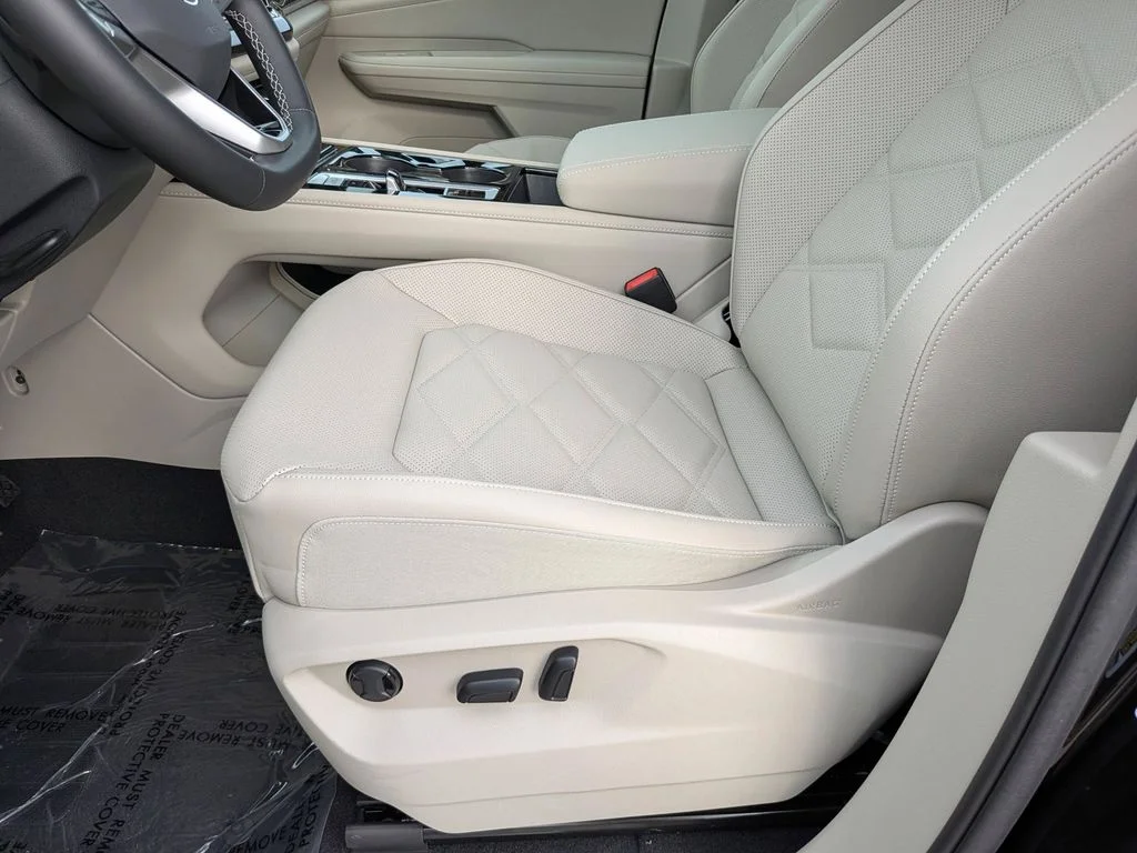 New 2026 Black Volkswagen 2.0T SE w/Technology image 19