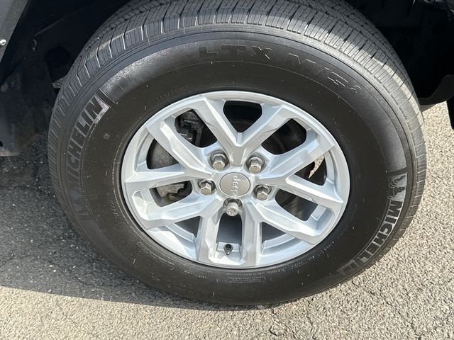 Used 2023 White Jeep Sport S image 7