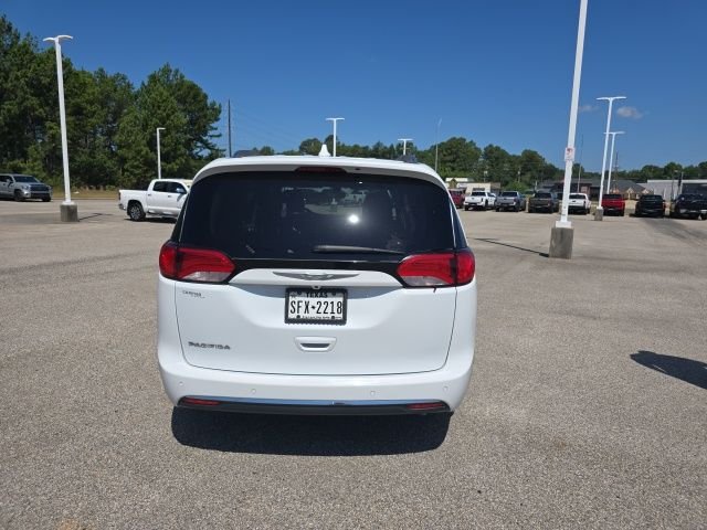 Used 2018 Bright White Clearcoat Chrysler Touring L image 3