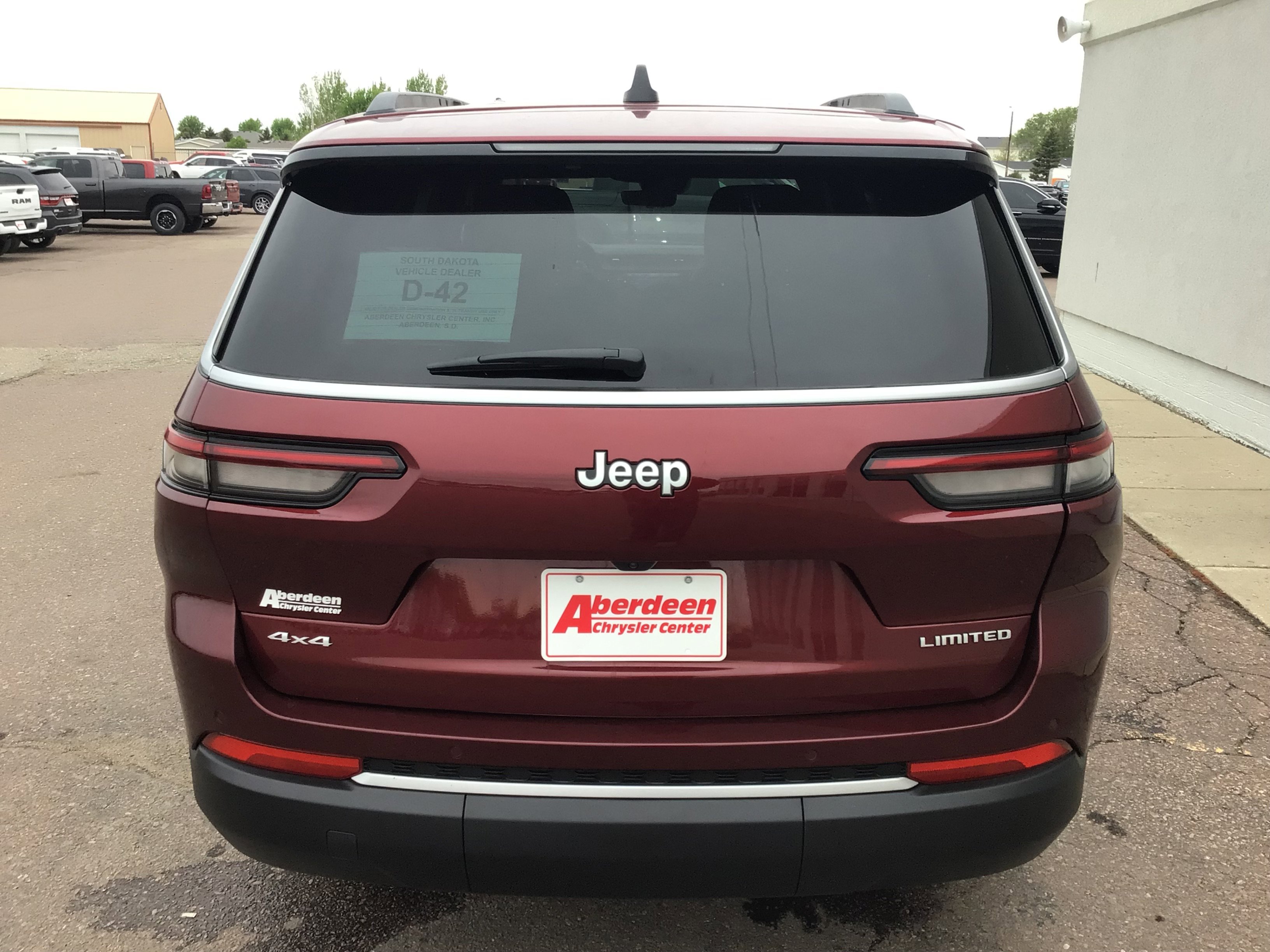 New 2026 Velvet Red Pearl-Coat Exterior Paint Jeep Limited image 6