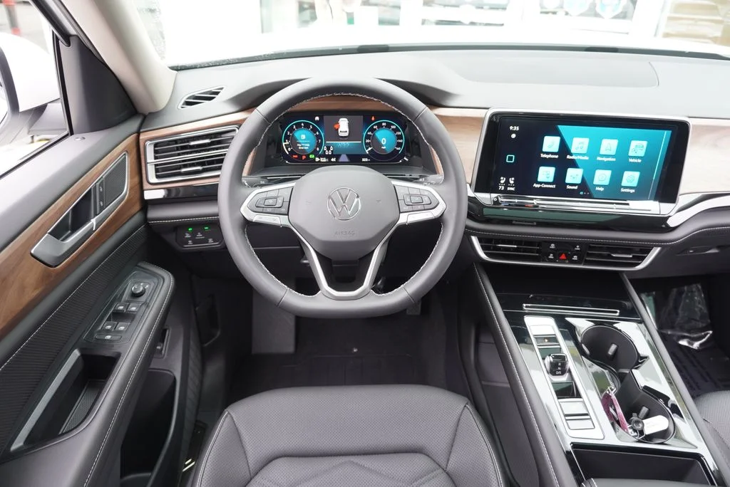 New 2026 White/off-white Volkswagen 2.0T SE w/Technology image 13