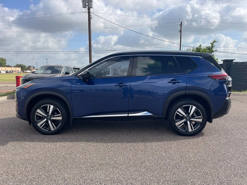 Used 2023 Blue Nissan SL image 4