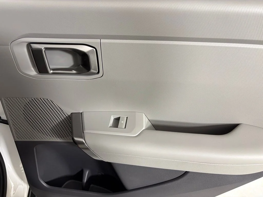 New 2027 Snow White Pearl Kia EX image 15