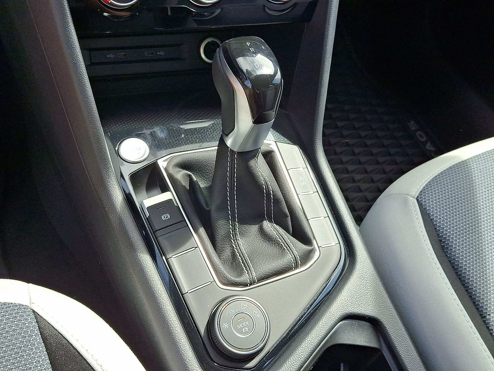 2025 Volkswagen Taos S photo 3