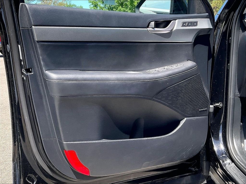 Used 2023 Black Hyundai SEL image 9
