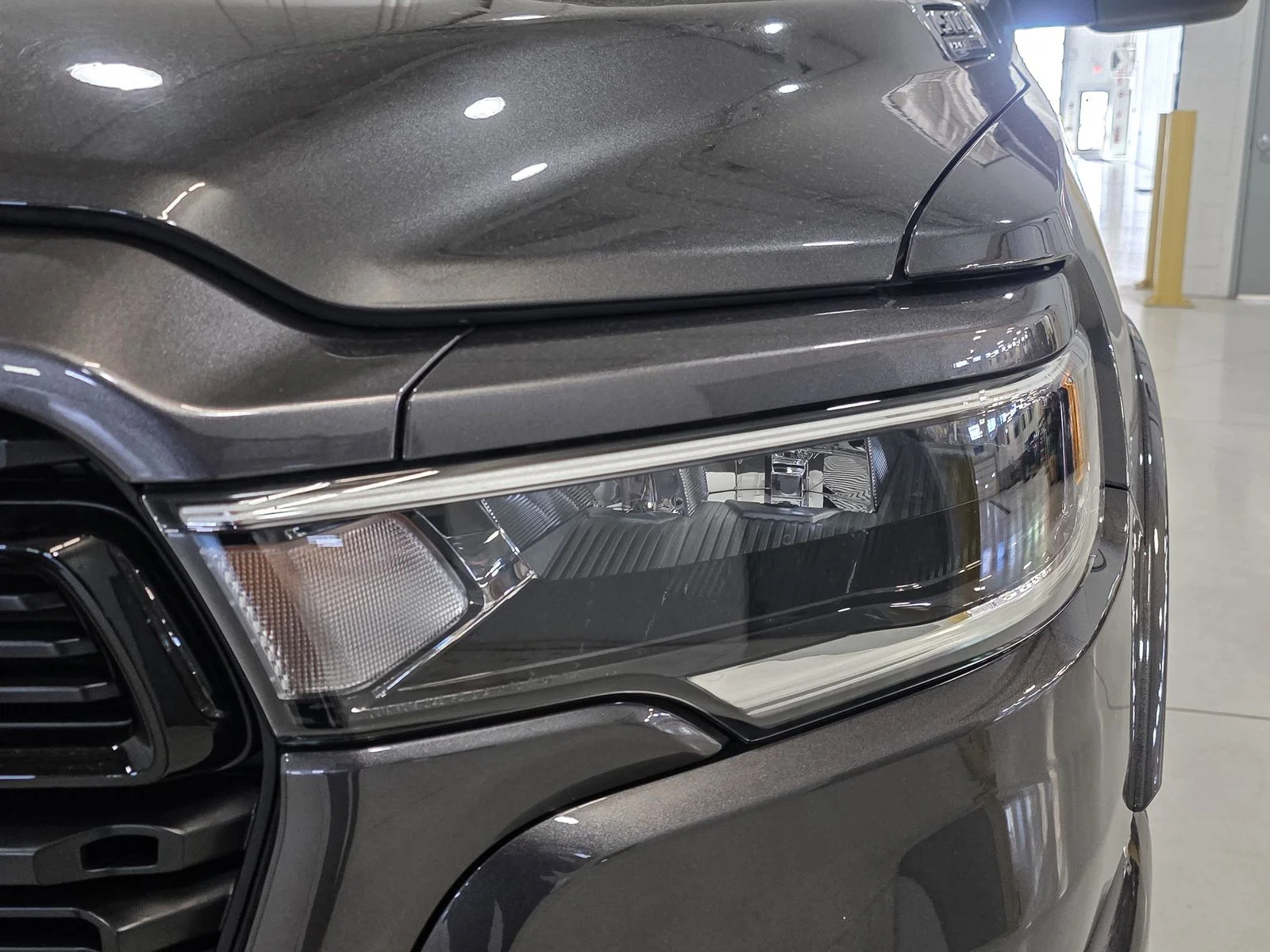 New 2026 Granite Crystal Metallic Clear-Coat Exterior Paint RAM Big Horn/Lone Star image 13