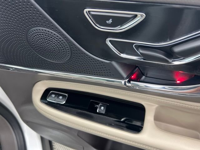 Used 2023 White Lincoln Standard image 27
