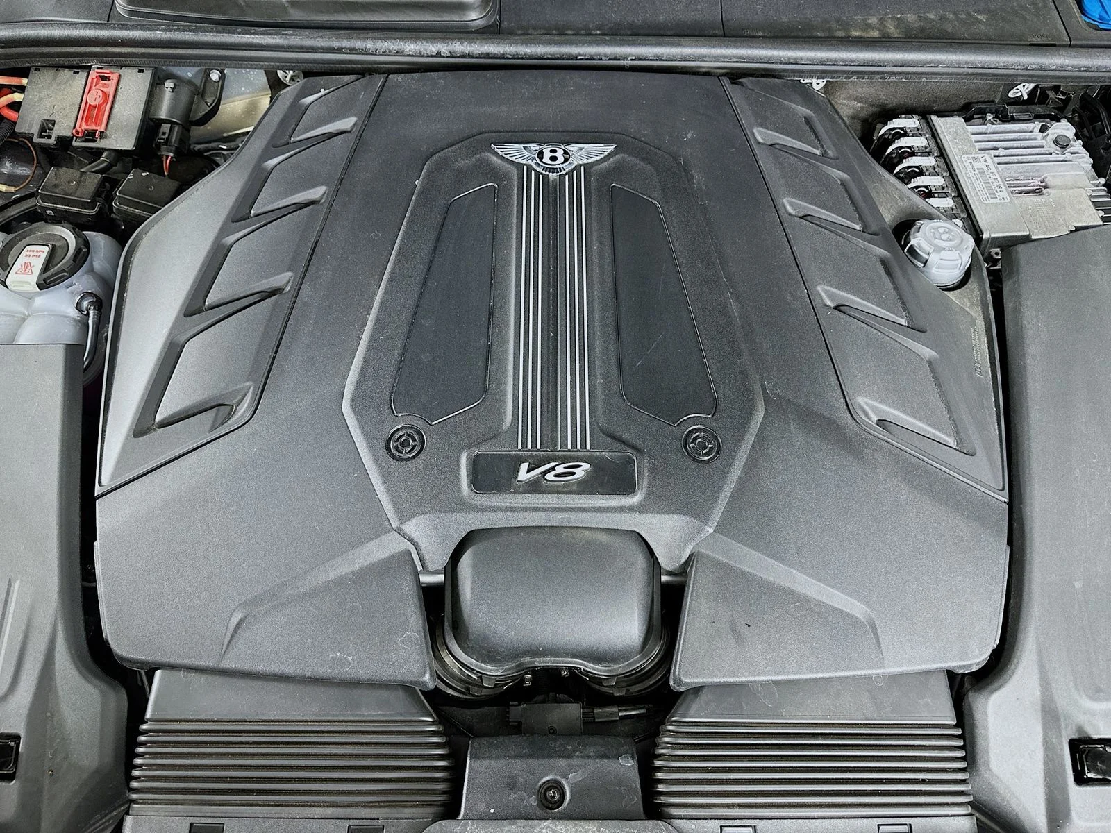 Used 2023 Silver Bentley  image 16