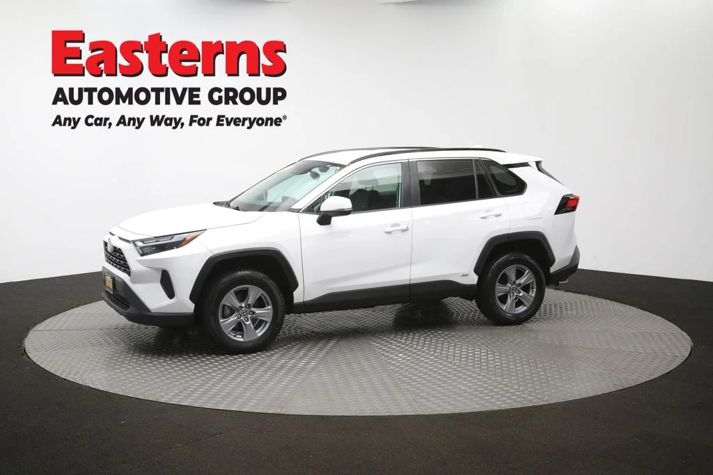 Used 2022 White Toyota XLE image 57