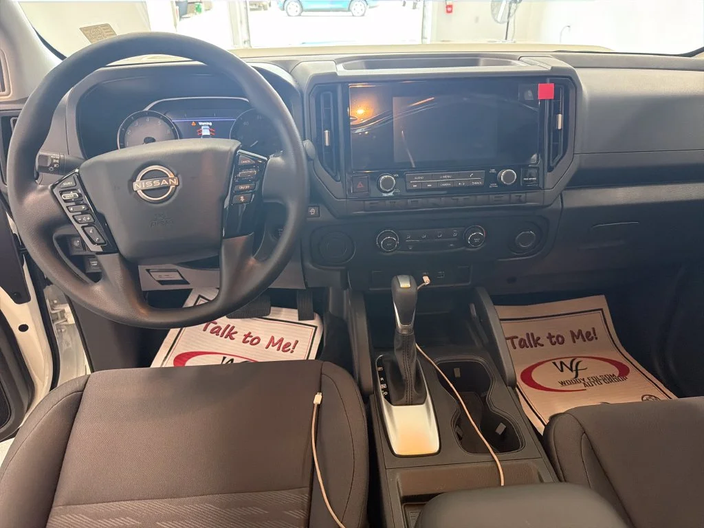 New 2027 Glacier White Nissan King Cab® S image 14