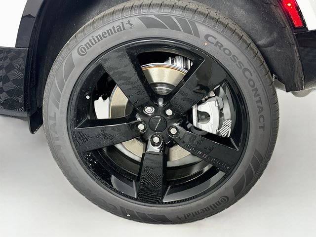 New 2026 White Land Rover X-Dynamic SE image 27