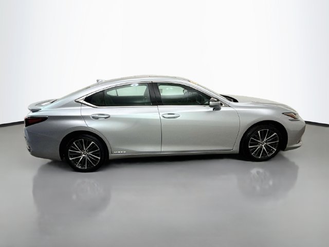 Used 2022 Iridium Lexus 300h image 8